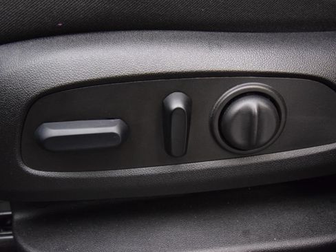 Used 2024 Chevrolet Equinox LT FWD image 24