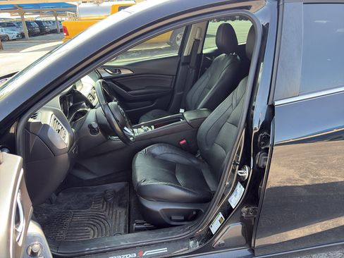 Used 2018 MAZDA MAZDA3 Grand Touring FWD image 12