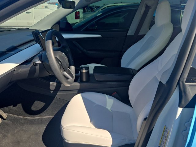Used 2024 Tesla Model Y Long Range AWD/4WD image 3