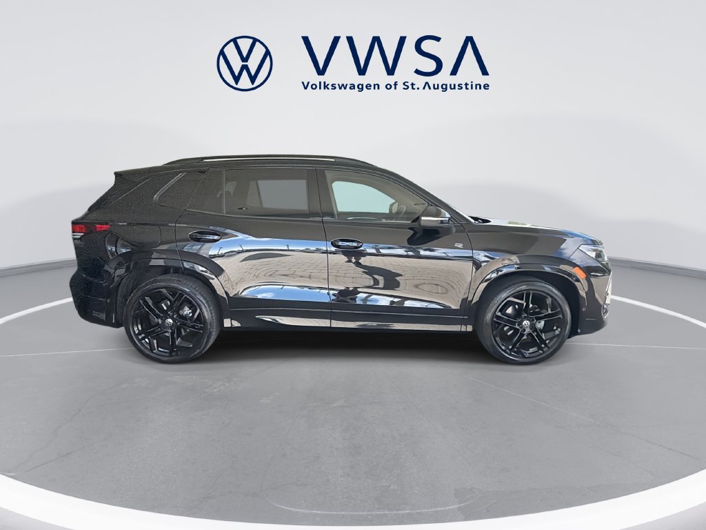 Certified 2026 Volkswagen Tiguan SE R-Line FWD image 9