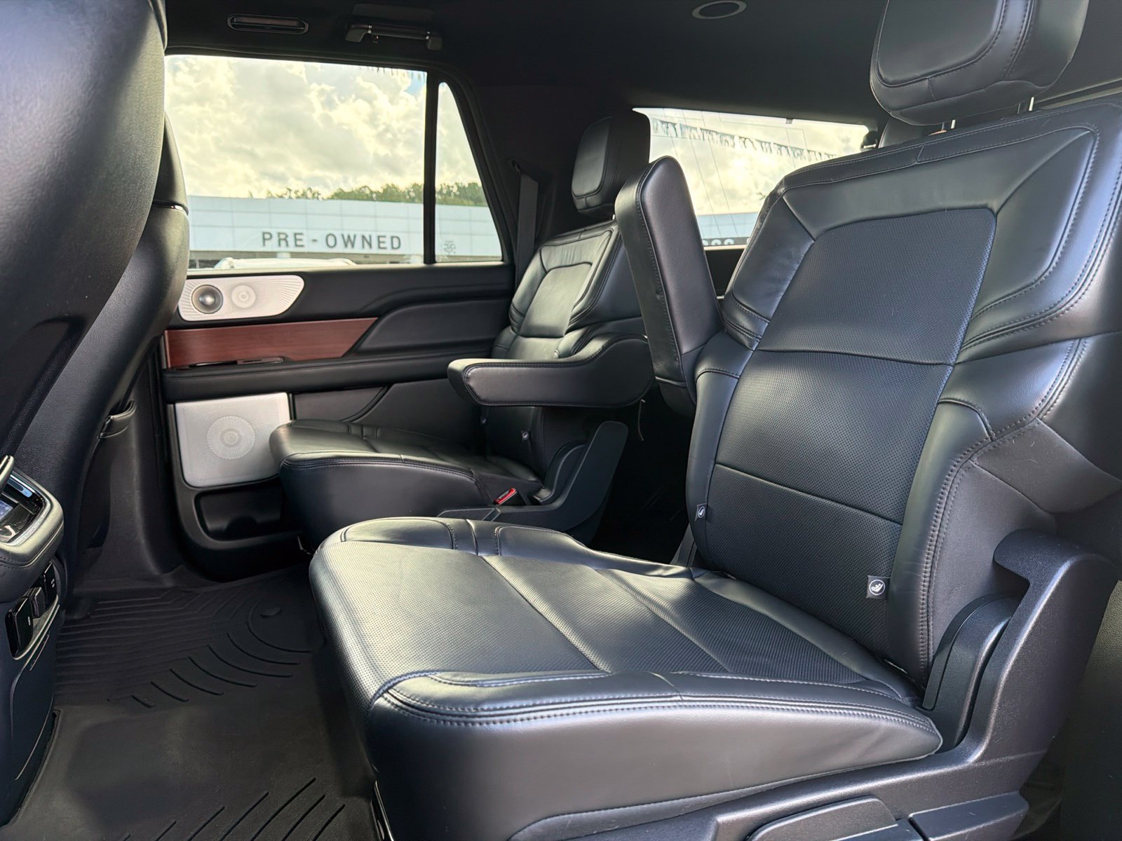 Used 2023 Lincoln Navigator L Reserve RWD image 12