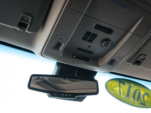 Used 2017 Chevrolet Suburban LT image 25