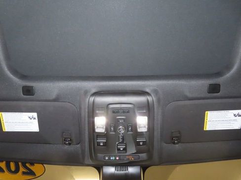Used 2023 GMC Yukon XL AT4 AWD/4WD image 30
