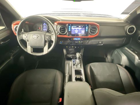 Used 2016 Toyota Tacoma TRD Sport w/ Premium & Technology Package RWD image 29