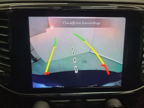 Used 2020 Jeep Grand Cherokee Altitude image 23