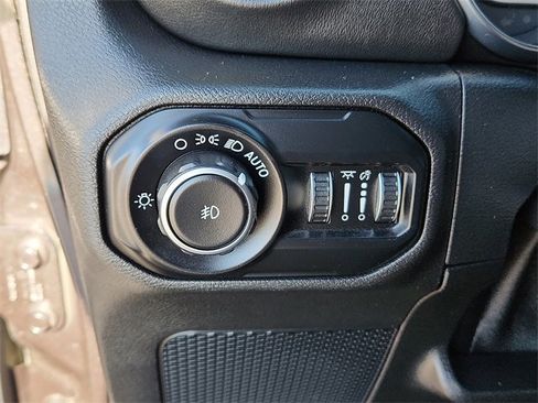 Used 2021 Jeep Wrangler Unlimited Sahara image 14