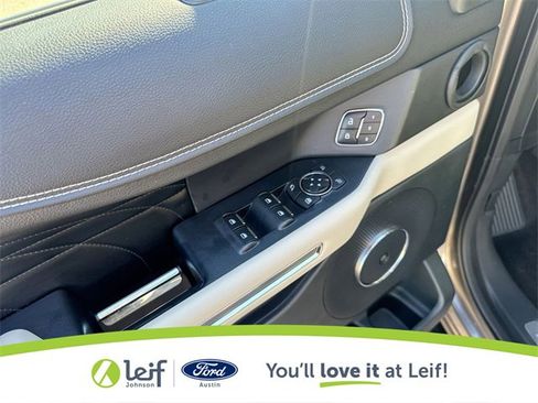 Used 2018 Ford Expedition Platinum image 18