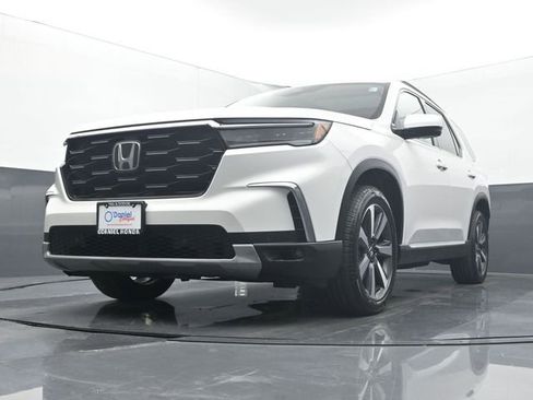 Used 2023 Honda Pilot Touring image 8