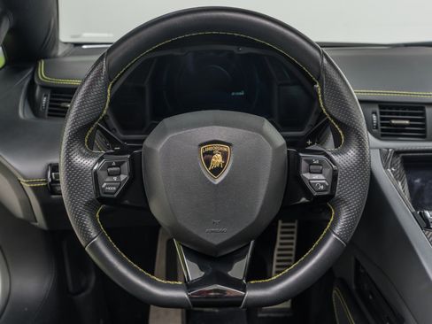 Used 2019 Lamborghini Aventador S image 15