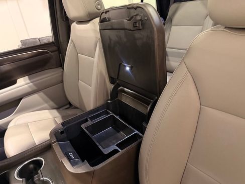 Used 2023 Chevrolet Tahoe Z71 w/ Luxury Package AWD/4WD image 28
