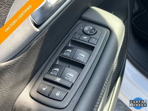 Certified 2025 Chrysler Pacifica Limited FWD image 30