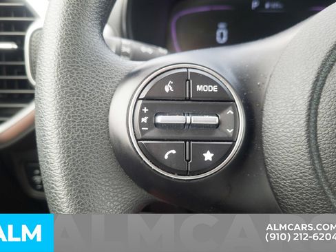 Used 2025 Kia Soul LX w/ LX Technology Package FWD image 12