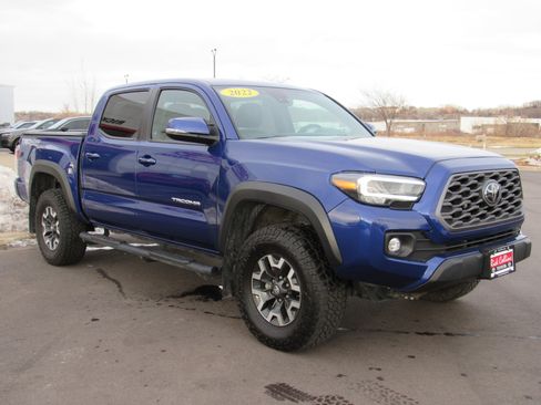 Used 2022 Toyota Tacoma TRD Off-Road w/ TRD Premium Off Road Package image 4