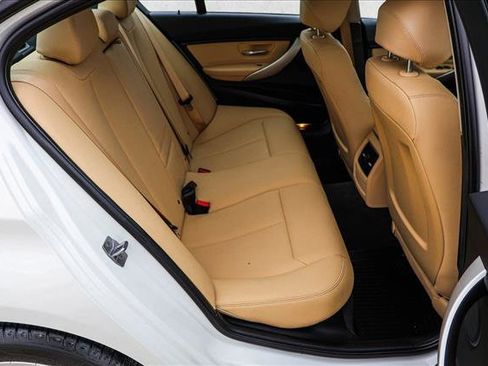 Used 2018 BMW 320i xDrive Sedan image 23