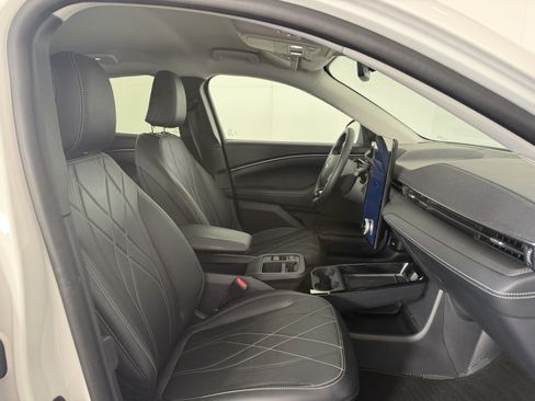 Certified 2025 Ford Mustang Mach-E Select RWD image 9