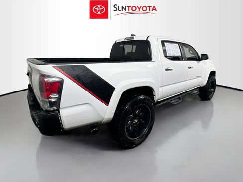 Used 2017 Toyota Tacoma Limited w/ Tow Package AWD/4WD image 4