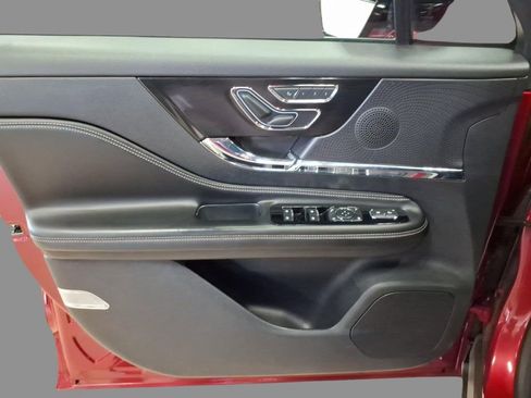 Certified 2023 Lincoln Corsair AWD image 11