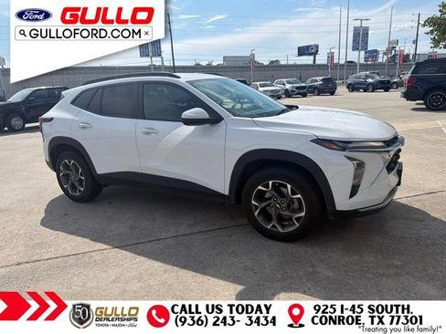 Used 2025 Chevrolet Trax LT w/ Driver Confidence Package FWD image 2