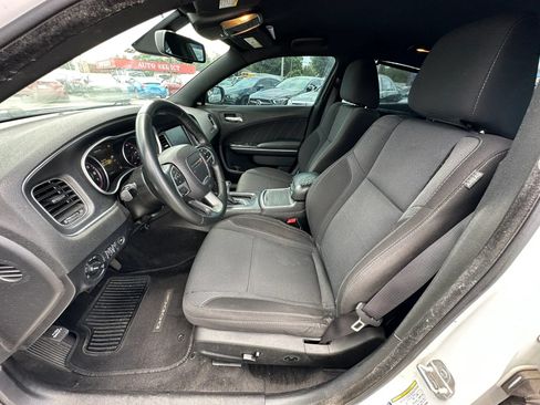 Used 2016 Dodge Charger SXT RWD image 10