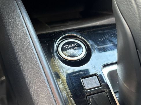 Used 2025 Nissan Versa SV FWD image 21