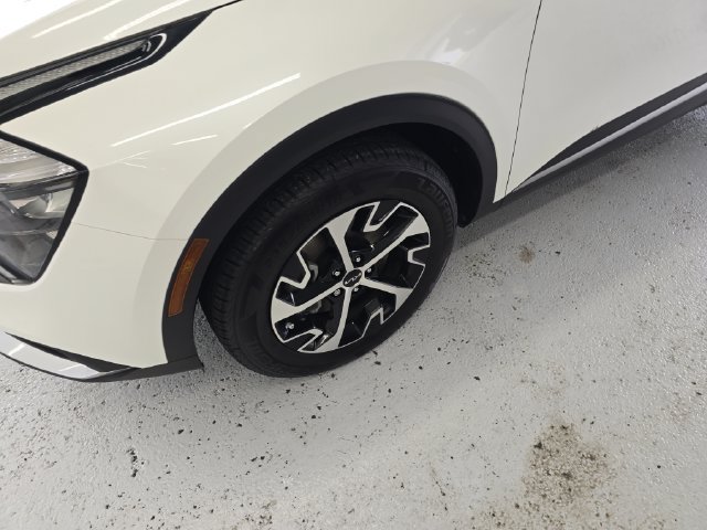 Certified 2023 Kia Sportage EX AWD/4WD image 9