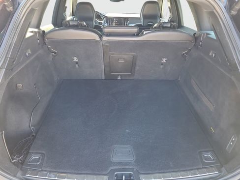 Used 2019 Volvo XC60 T5 R-Design w/ Protection Package Premier image 9