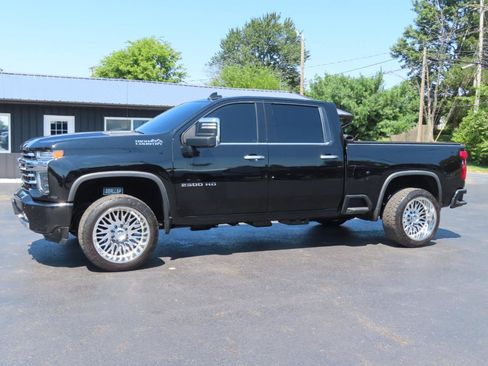 Used 2020 Chevrolet Silverado 2500 High Country w/ Z71 Off-Road Package AWD/4WD image 2