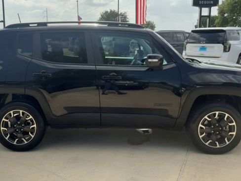 Used 2023 Jeep Renegade Latitude AWD/4WD image 9