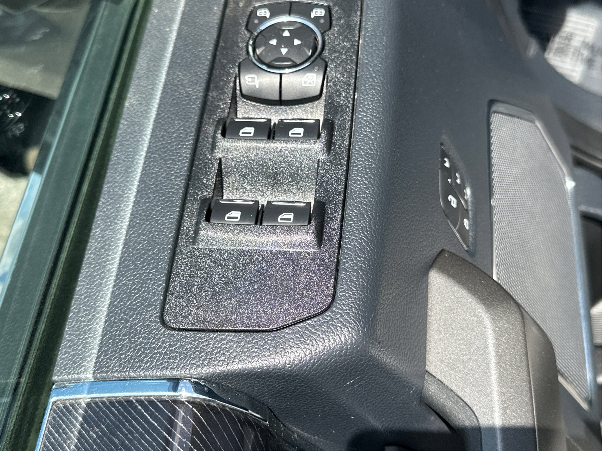Used 2022 Ford F250 Platinum w/ FX4 Off-Road Package AWD/4WD image 29