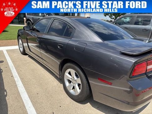 Used 2014 Dodge Charger SXT RWD image 3