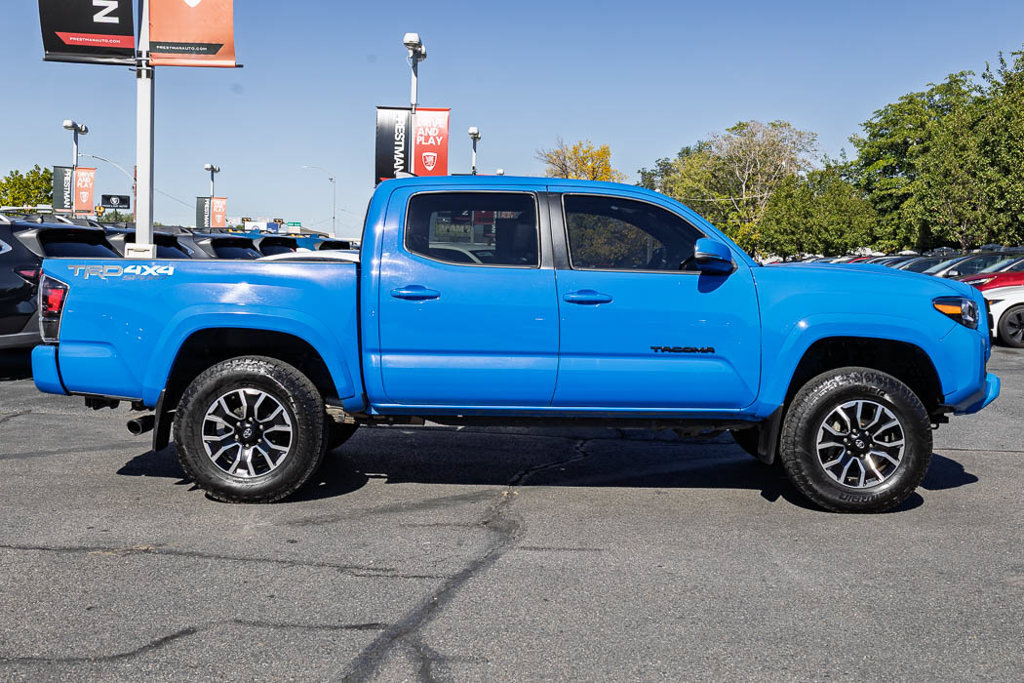 Used 2021 Toyota Tacoma TRD Sport w/ TRD Premium Sport Package AWD/4WD image 19