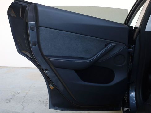 Used 2023 Tesla Model Y Long Range AWD/4WD image 17