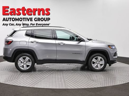 Used 2022 Jeep Compass Latitude w/ Convenience Group AWD/4WD image 4