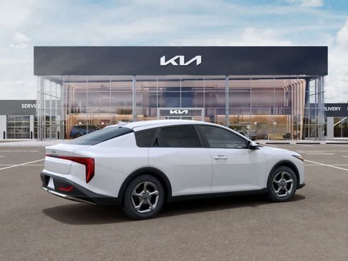Certified 2026 Kia K4 FWD image 6