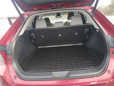 Used 2022 Toyota Venza XLE image 22