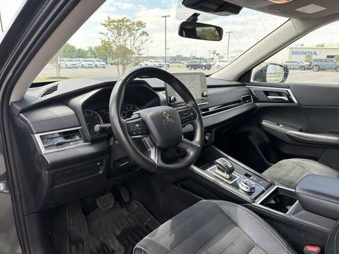 Used 2024 Mitsubishi Outlander SE image 10