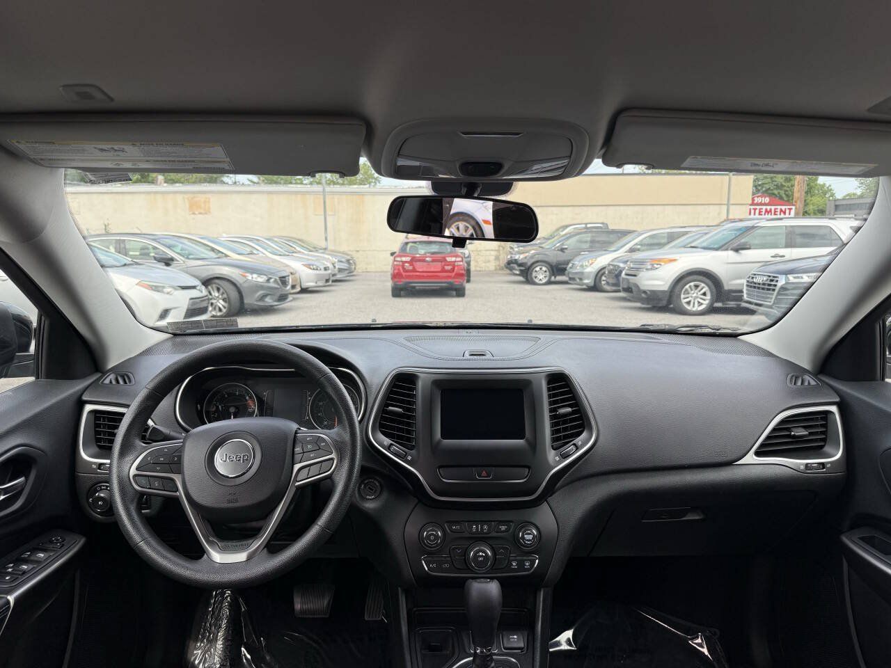 Used 2019 Jeep Cherokee Latitude w/ Popular Appearance Group FWD image 12