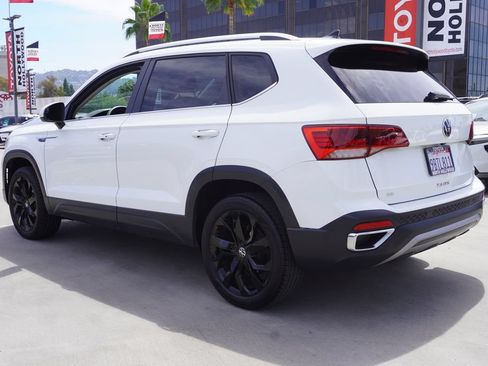 Used 2022 Volkswagen Taos SE FWD image 5
