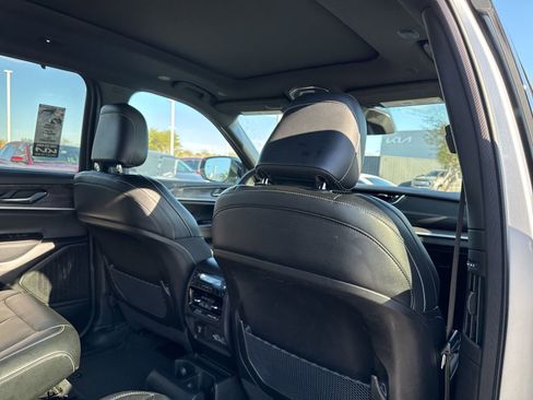 Used 2024 Jeep Grand Cherokee L Limited w/ Luxury Tech Group II image 26