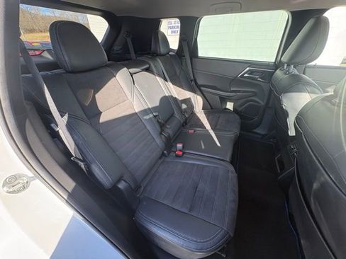 Used 2023 Mitsubishi Outlander SE image 26