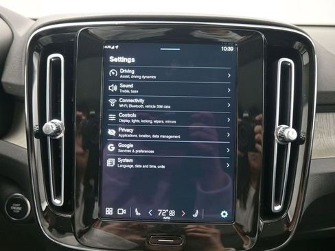 Used 2024 Volvo XC40 B5 Plus image 15