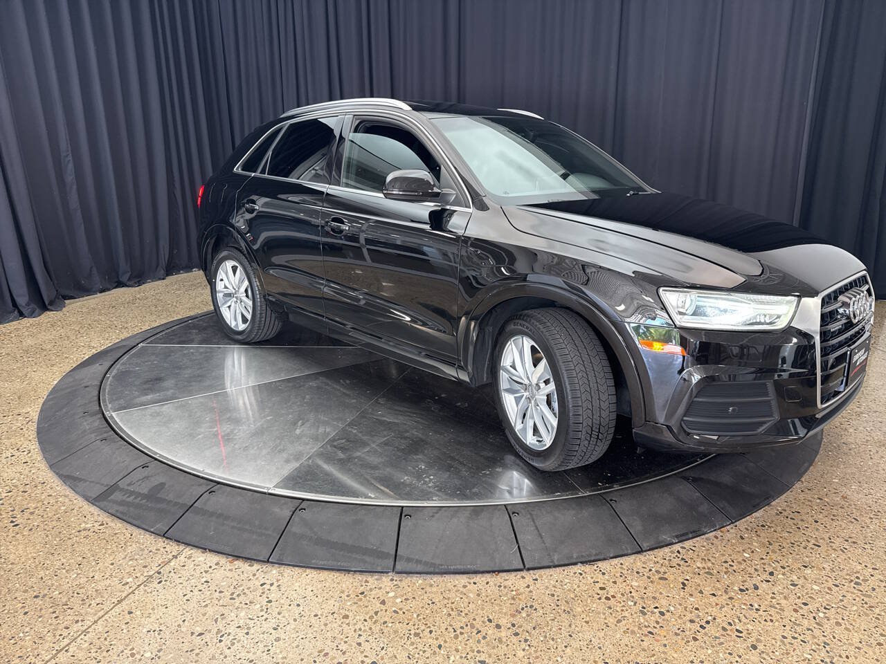 Used 2017 Audi Q3 2.0T Premium Plus w/ Premium Plus Package AWD/4WD image 8