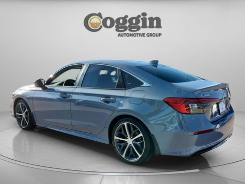 Used 2022 Honda Civic Touring image 3