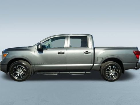 Used 2024 Nissan Titan SV w/ SV Convenience Package image 4