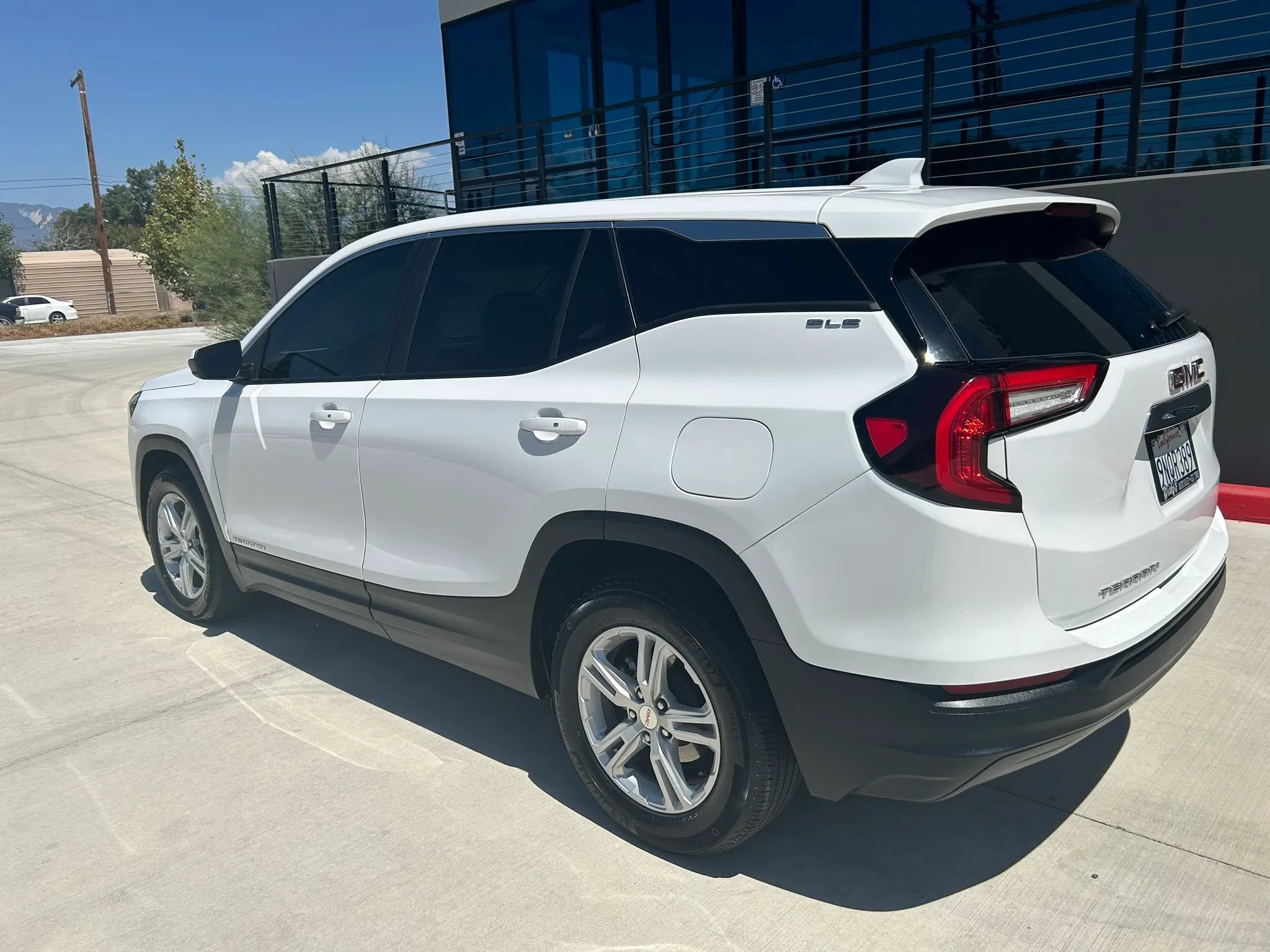 Used 2024 GMC Terrain SLE FWD image 7
