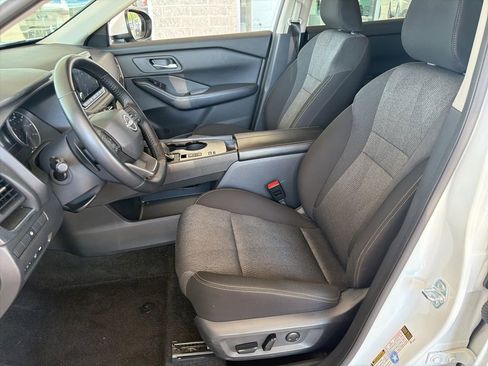 Used 2025 Nissan Rogue SV FWD image 13