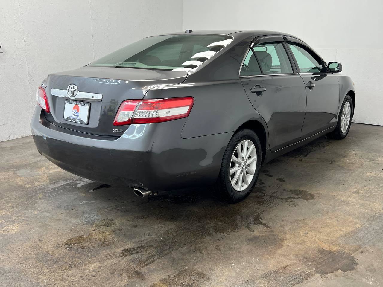Used 2011 Toyota Camry XLE w/ XLE Extra-Value Pkg #2 FWD image 4