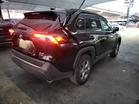 Used 2025 Toyota RAV4 XLE image 4