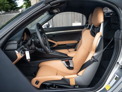 Used 2019 Porsche 911 Speedster RWD image 41
