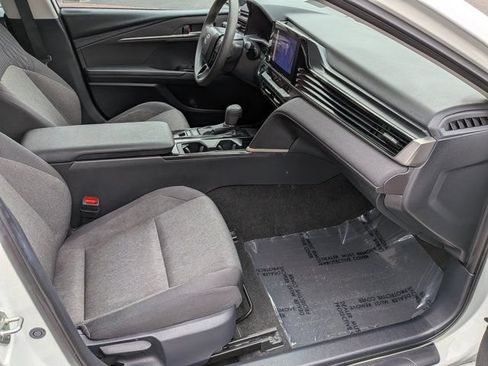 Used 2025 Toyota Camry LE w/ Convenience Package FWD image 5